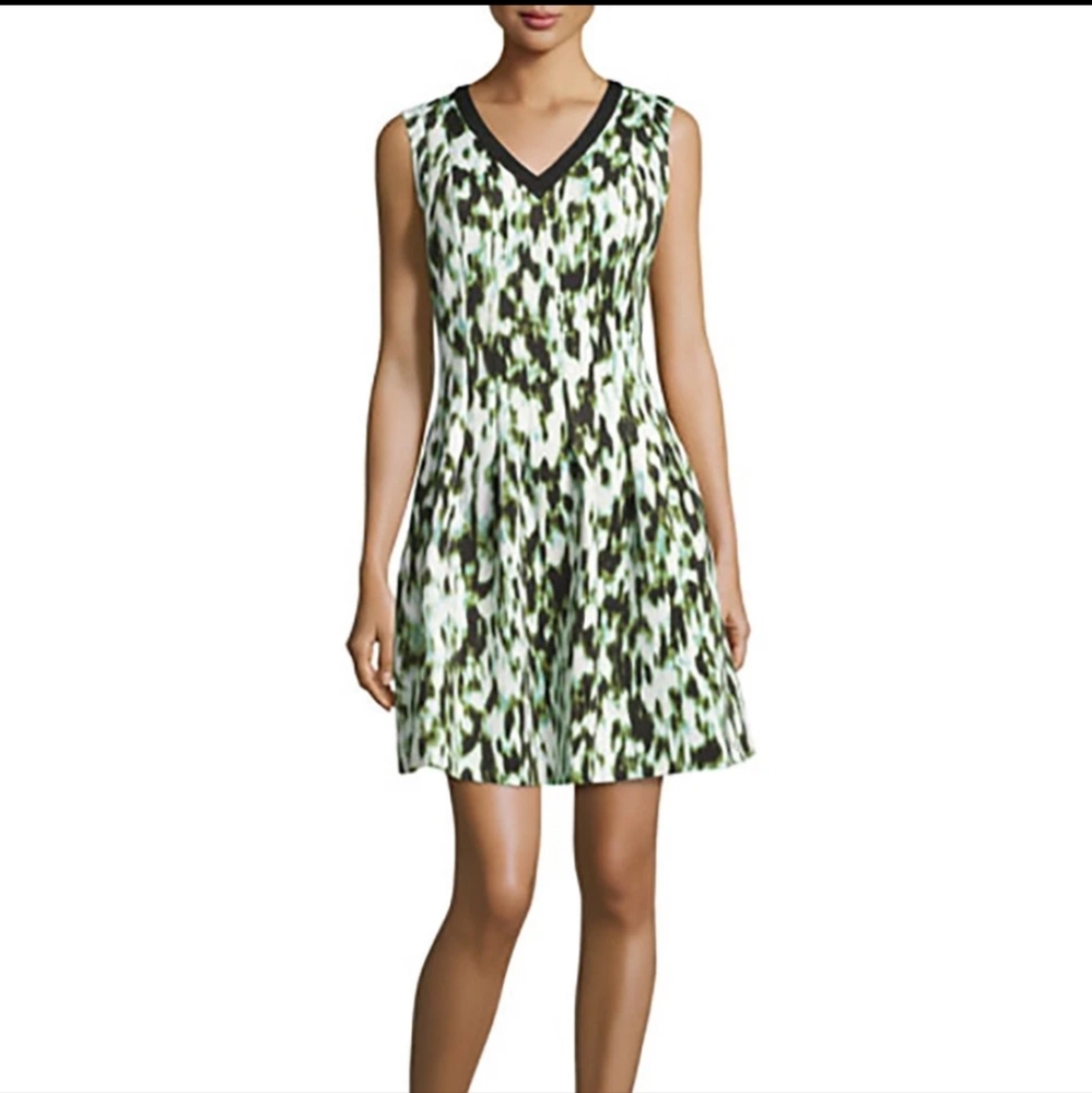 Marc New York Green and Black Fit and Flare Neoprene Dress With pockets! Size 6